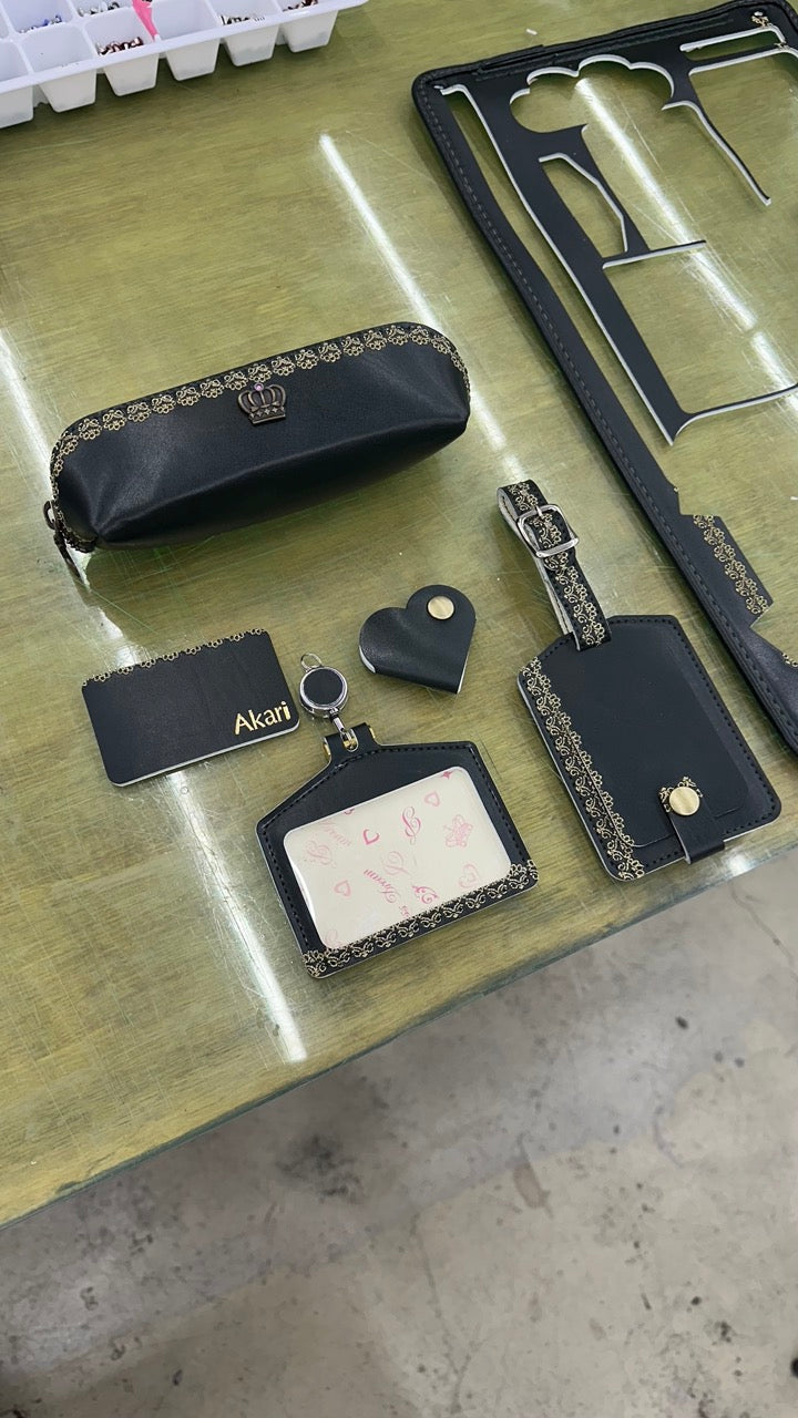 黒いランドセルの分解パーツと完成品